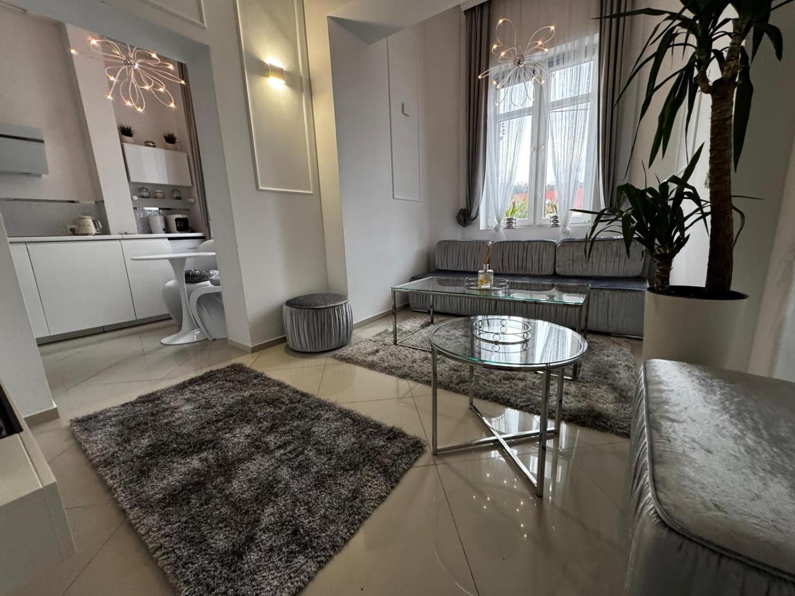 Salt Inn Apartments No 2 - Jacuzzi Vělička Exteriér fotografie